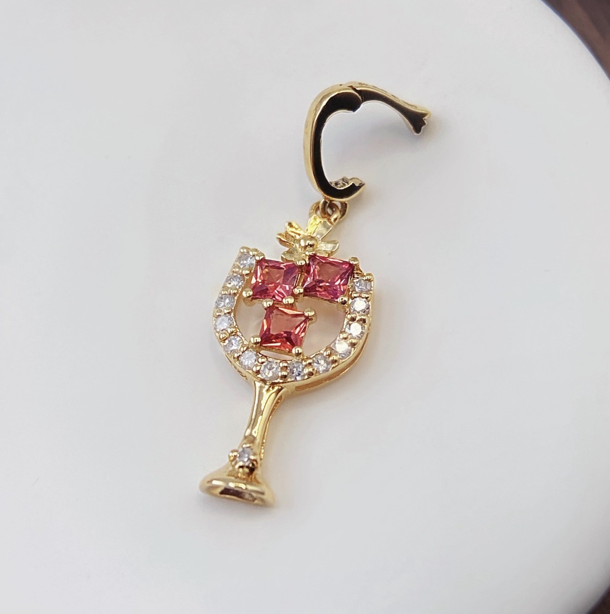 18金 ダイヤモンドチャーム ペンダント【ワインカクテル】K18YG 18K ネックレスチャーム ダイヤモンド ピンク カラーストーン バチカン拍卖