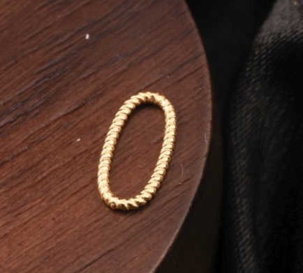 K18YG 【ツイストオーバル】イエローゴールド オーバル パーツ 楕円形 チャーム チェーンパーツ コマ 18K 18金 ロープ ねじり アジャスター拍卖