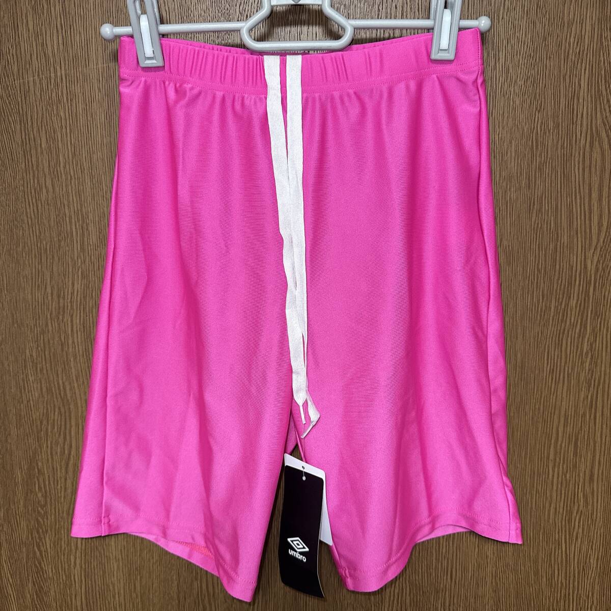 【新品未使用品】 umbro アンブロ ハーフタイツ 光沢ピンク メンズOサイズ サッカー フットサル スポーツ トレーニング拍卖
