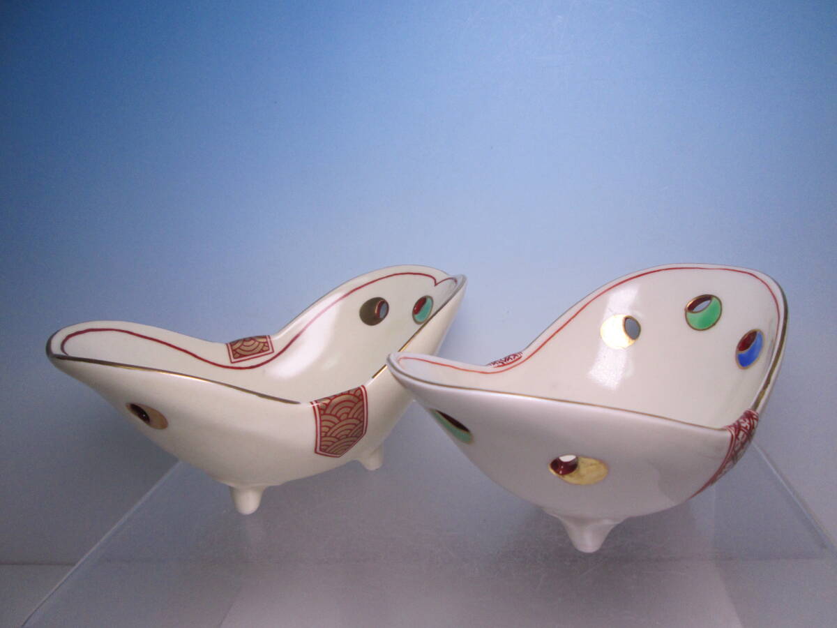 ☆お料理屋さんの器 在銘 金彩色絵 つぼつぼ透かし文 三つ足向付 二客 鉢/茶懐石/割烹/日本料理拍卖