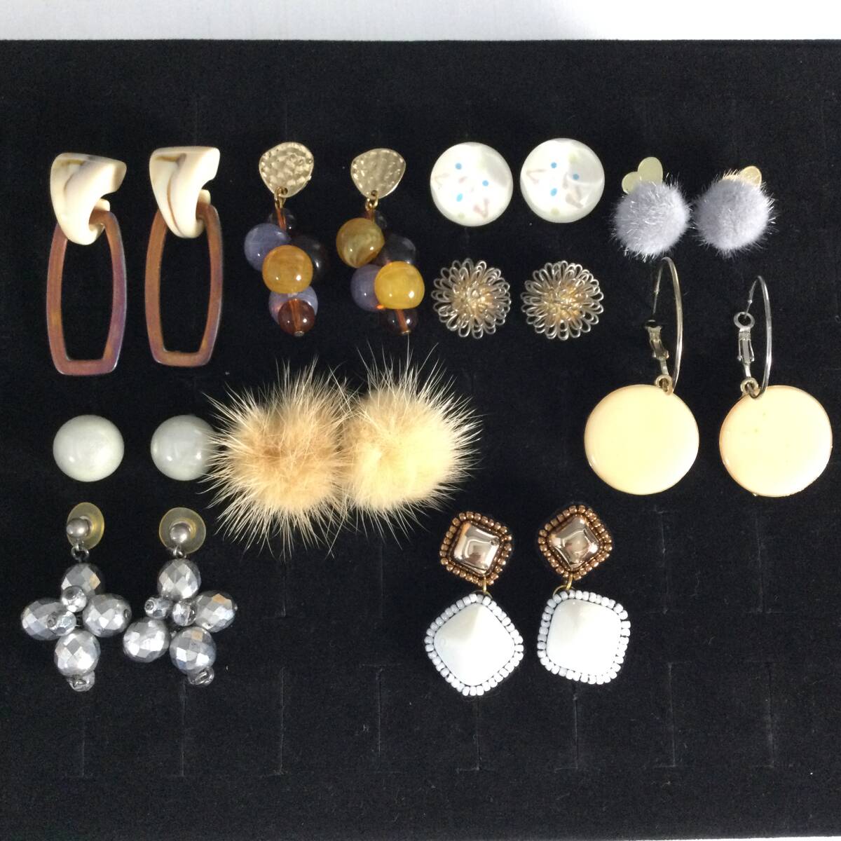 579/17 GJ71823 ヴィンテージ ピアス セット おまとめ ファー 大ぶり パールキャッチなど 総重量約94.69g拍卖