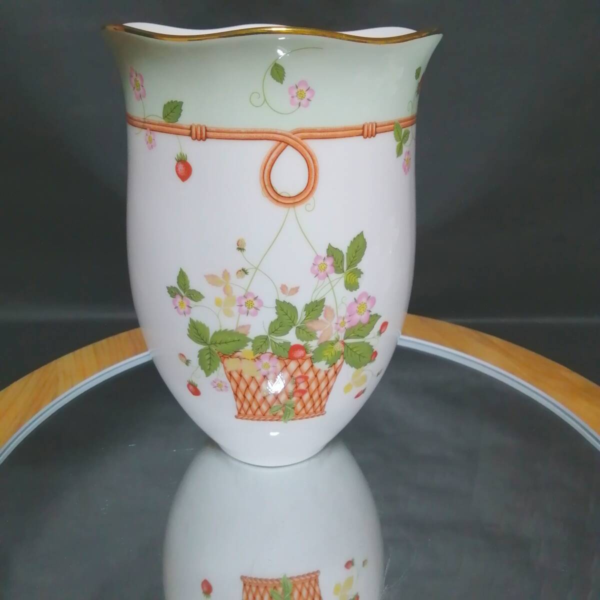 29CM 未使用◇自宅保管 ウェッジウッド ワイルドストロベリー 花瓶拍卖