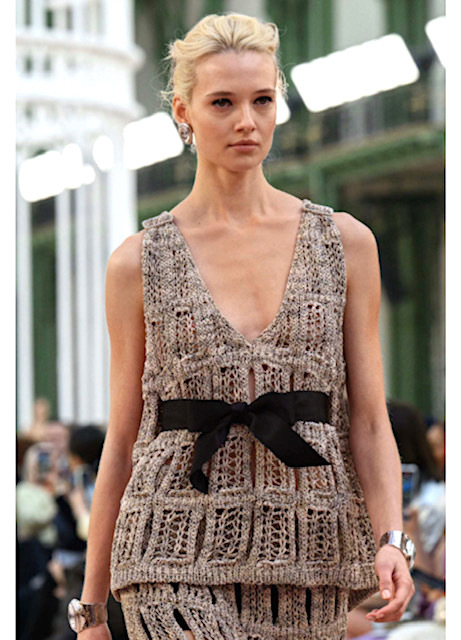 ☆二点落札で送料無料!2A48【ほぼ未使用】CHANEL シャネル 2025SS 新作 リボン付き ニットベスト 34 ノースリーブ トップス P79484K11467拍卖