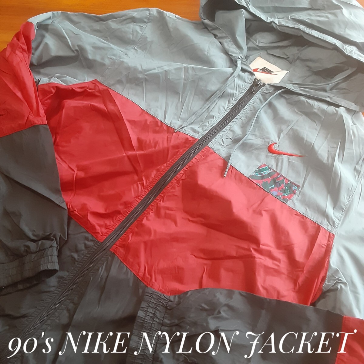 最値!90'sヴィンテージ!白タグ!完成型オーバーシルエット!ナイキ ナイロン ブルゾン フード ジャケット!刺繍ロゴ入り!グレー×レッド L相当拍卖