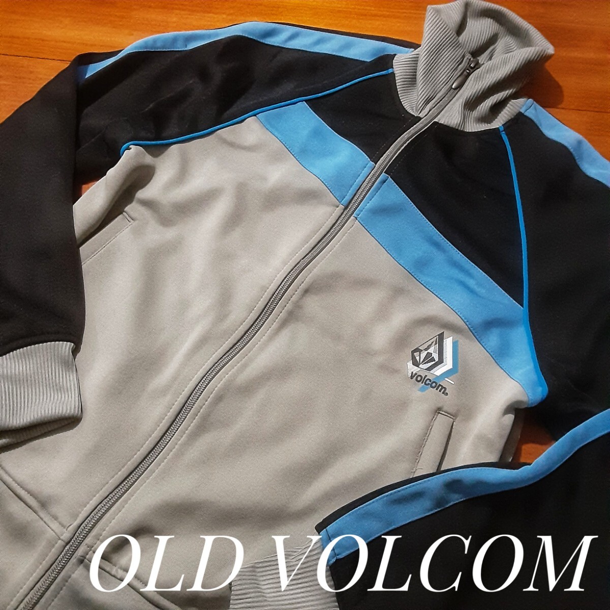 最値!希少00's!デッドストック!希少旧モデル!廃盤デザイン!海外オールド ボルコム(VOLCOM)トラック ジャケット ジャージ!グレー S~M相当拍卖