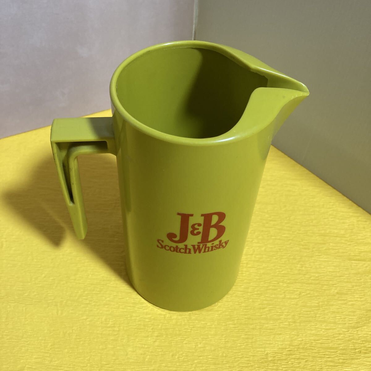 n6261 『 J&B 』ジャスティアリーニ&ブルックス スコッチウイスキー 水差し プラスチック製 高さ約17㎝×直径約9㎝ 当時物拍卖