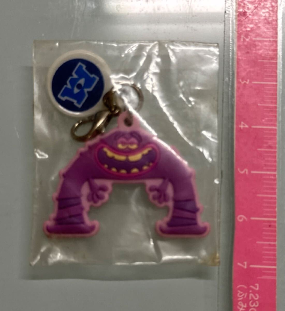 ディズニー/ピクサー映画『モンスターズ・ユニバーシティ』に登場するキャラクター「アート」のキーホルダー拍卖