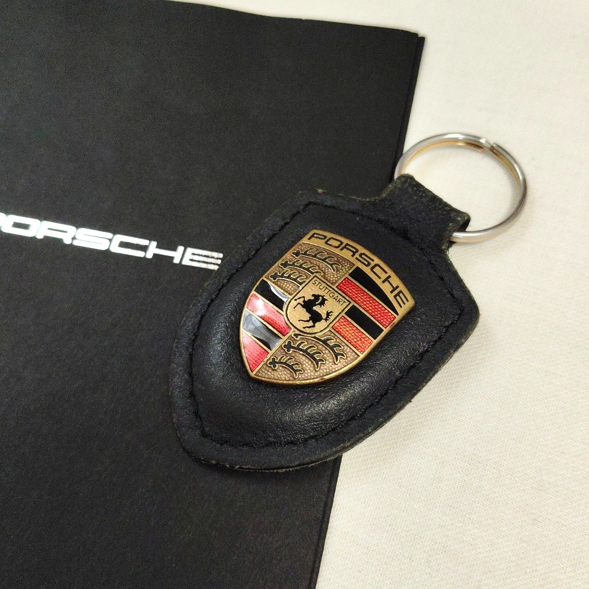ポルシェ 純正品 クレスト キーホルダー キーリング ブラック レザー PORSCHE 正規品 ■未使用 紙袋おまけ付き拍卖