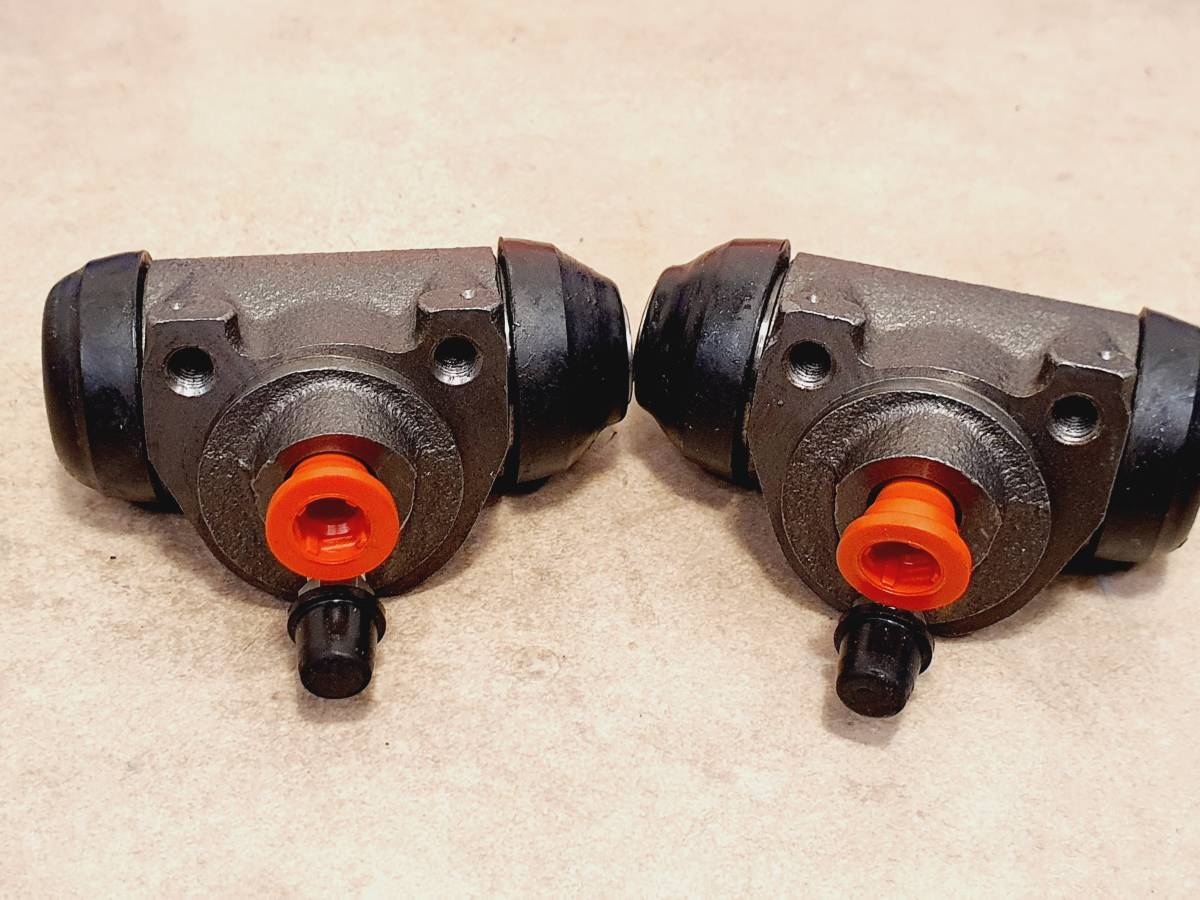 ルノー・4 キャトル 850 リアホイールシリンダー 2個セット拍卖