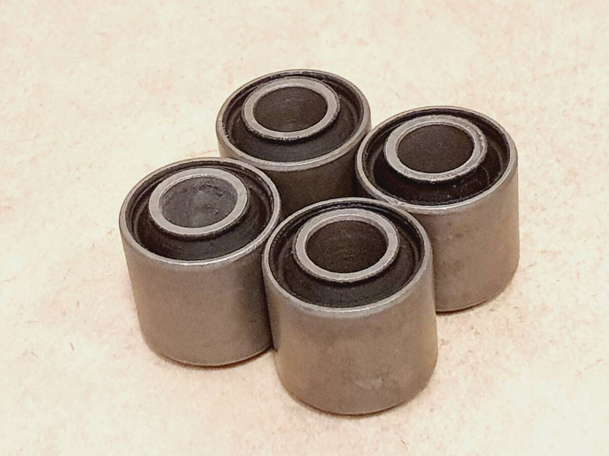 ルノー・4 キャトル アッパーアームブッシュセット拍卖