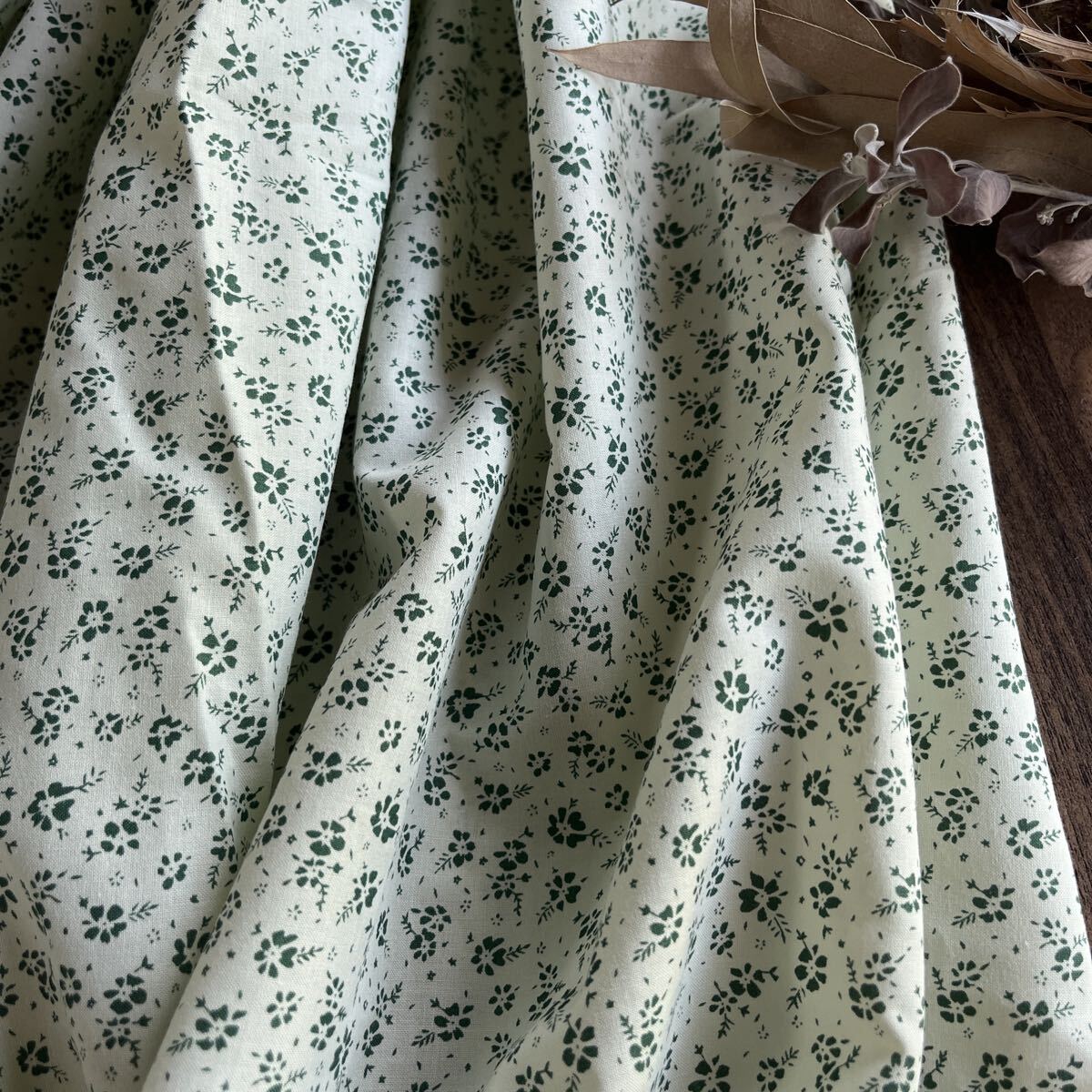 コットン生地 大人可愛いグリーン小花 幅150×100cm延長可拍卖