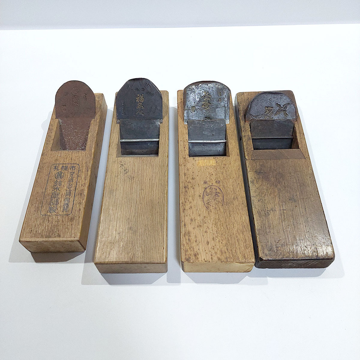 大工道具 鉋 かんな 双鶴 など まとめて4個 工具 ハンドツール 作業 仕事 道具 中古現状品 ya2835拍卖