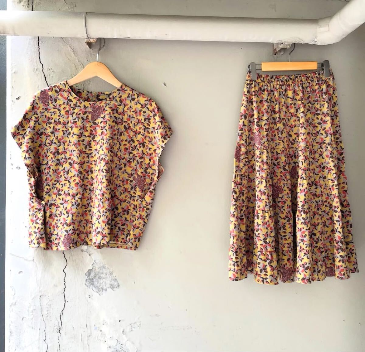 詩仙堂 Hitoshi Tamura セットアップ スカートセットアップ 総柄 イエロー ボタニカル柄 美品拍卖