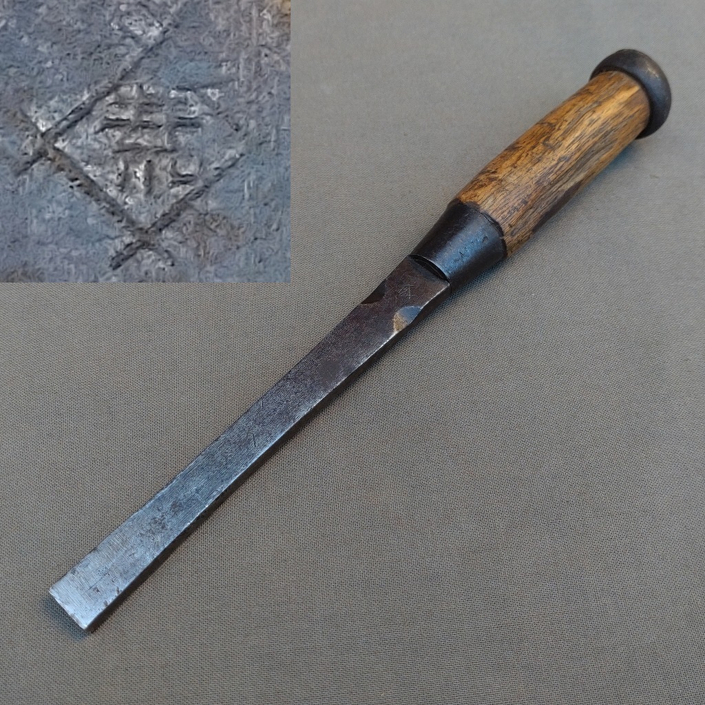 打抜鑿 在銘 約12×5㎜ 全長約205㎜ のみ ノミ 打ち抜き鑿 大工道具 工具 日本製 【4552】【b】【r】拍卖