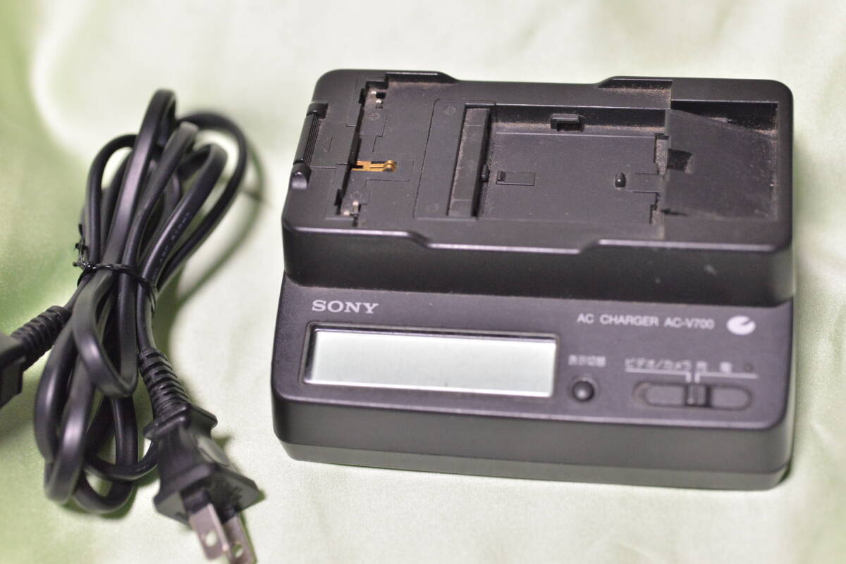 SONY ソニー ハンディカム ビデオカメラ L,平型 バッテリー 充電器 ACアダプター/チャージャー AC-V700 -401拍卖