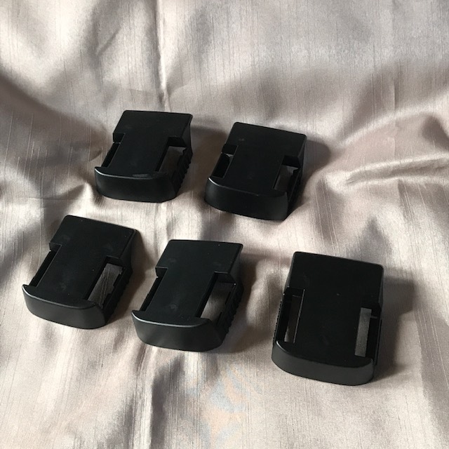バッテリーホルダー 日立バッテリー収納 固定ホルダー 14.4V 18V 36V バッテリー対応 固定ネジ付 ベルト通し 5個セット jay18拍卖