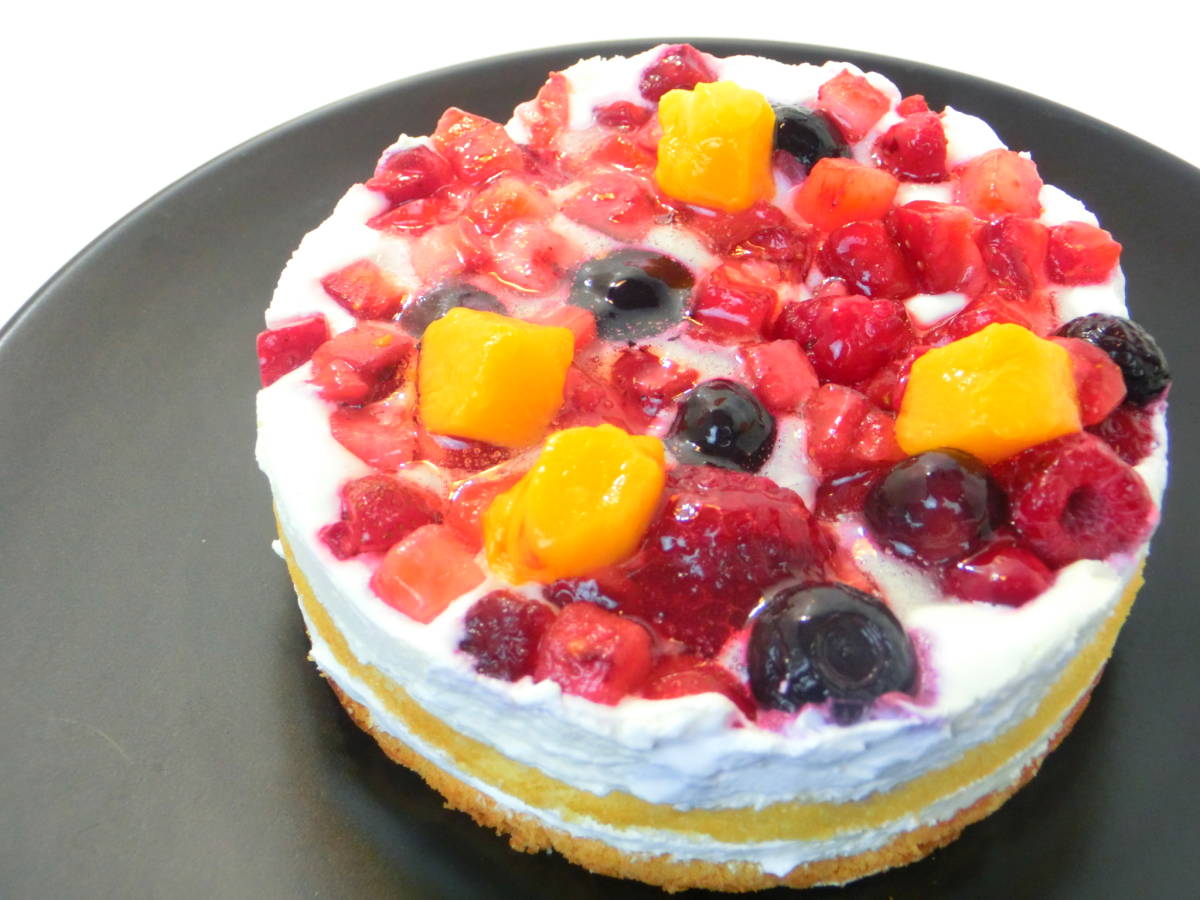 クワトロベリートルテ 業務用 高品質の冷凍ケーキ 4号ホール 便利な小分け 拍卖