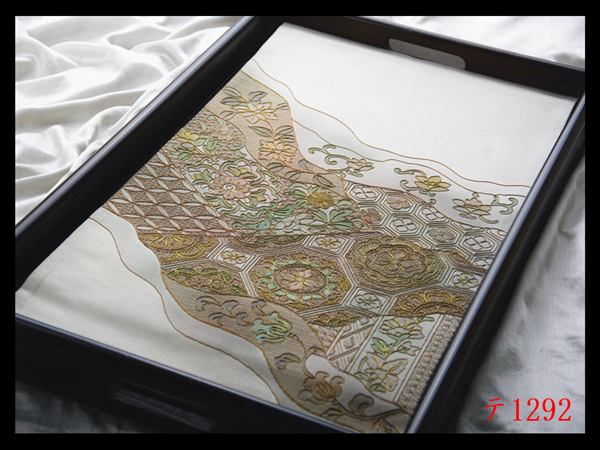 蔵【テ1292】西陣逸品 金駒刺繍 蜀江華紋 白鼠色地 正絹純金糸太鼓柄高級美術袋帯 新品同様 ◇検◇簪着物名古屋帯和装小物帯締め拍卖