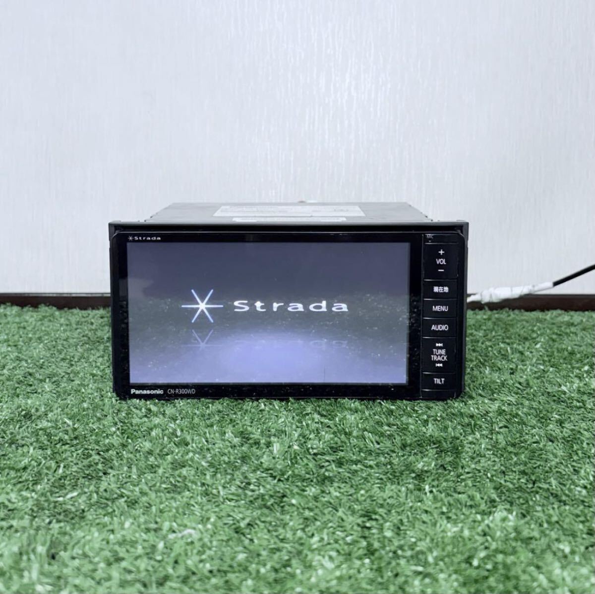 Panasonic ナビ ストラーダ 型式CN-R300WD (2013) パナソニック ストラーダ Bluetooth DVD フルセグ CD SD Strada Panasonic メモリーナビ拍卖