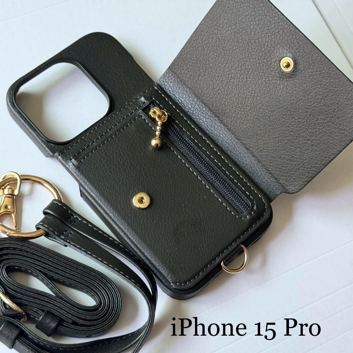 iPhone 15 Pro用オープンソフトレザーケース★オシャレなショルダーストラップ付&me★チャコールブラック拍卖