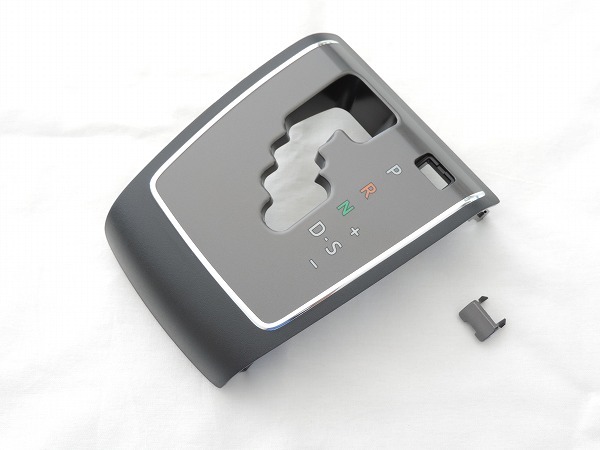 トヨタ純正 200系ハイエース 4型 特別仕様車 ダークプライム用 シフトパネル & シフトレバーキャップ 流用 【国内正規純正部品】拍卖