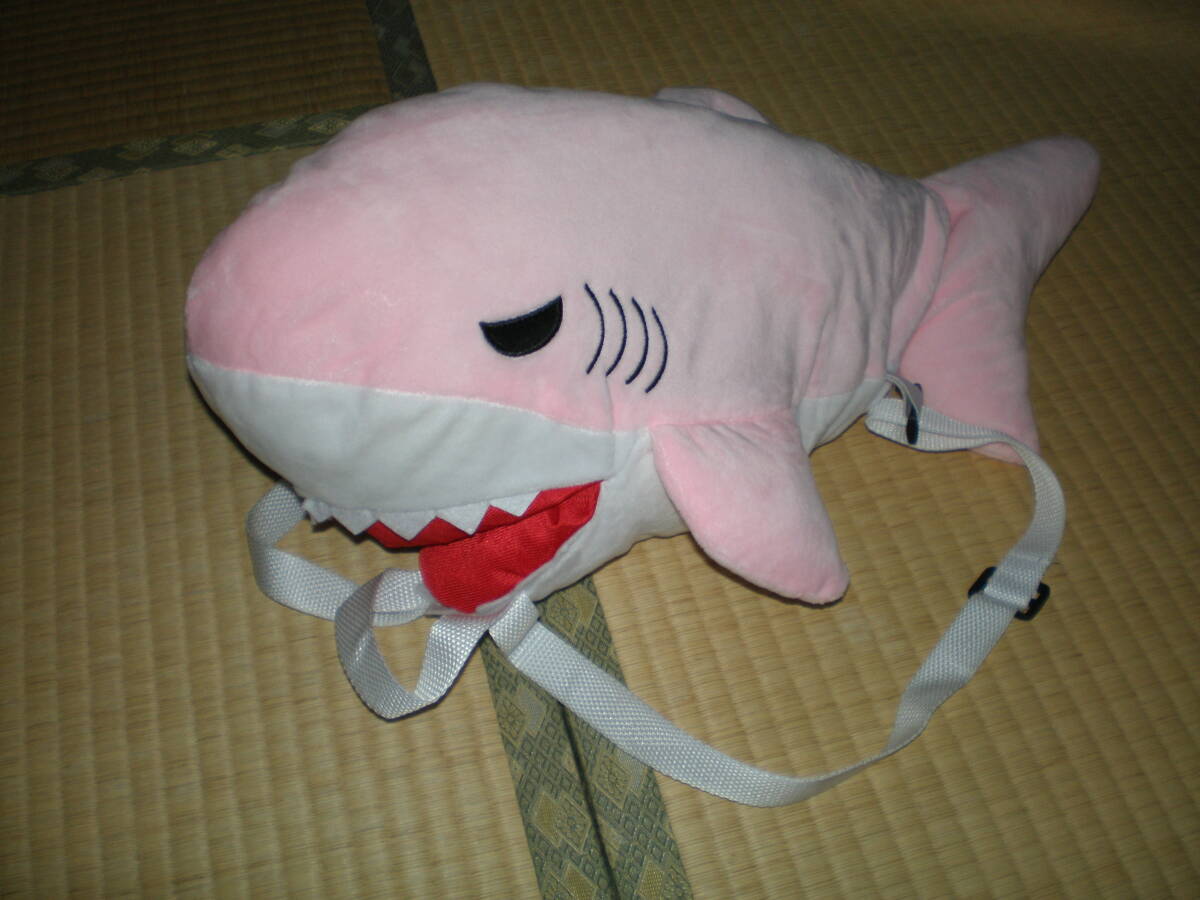 ピンクいろのサメのぬいぐるみリュック拍卖