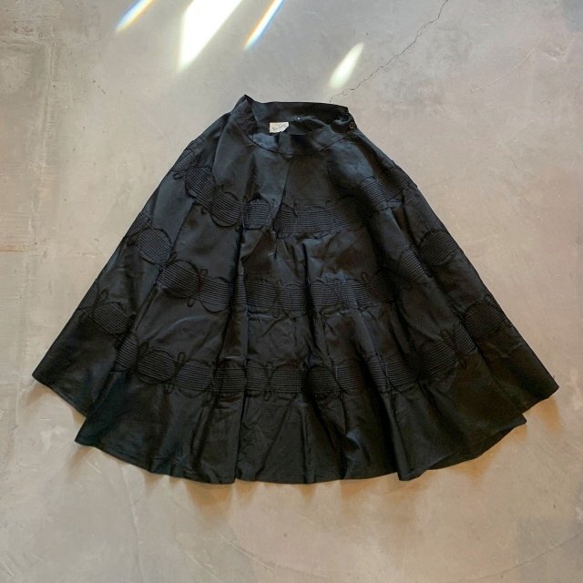 【W25】カナダ製 Classic Sportswear Inc. 刺繍入り ナイロン ロングスカート ブラック 黒■ビンテージ オールド レトロ レディース 古着拍卖