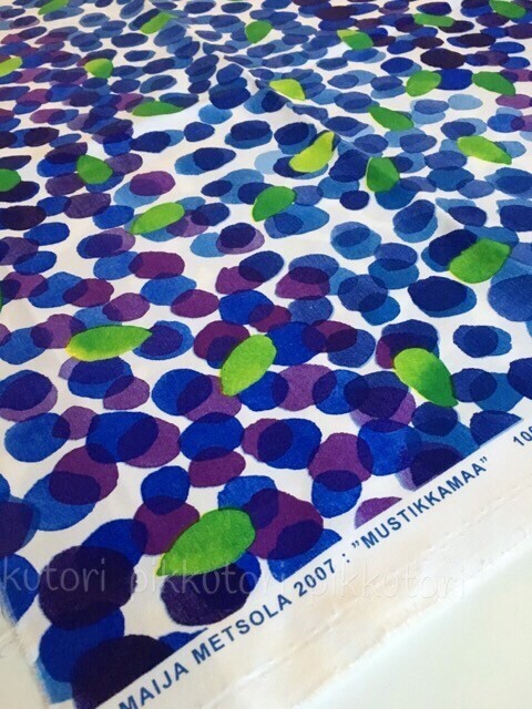 ★ 大判 Marimekko マリメッコ 生地 ファブリック MUSTIKKAMAA ムスティッカマァ 162cm ★拍卖