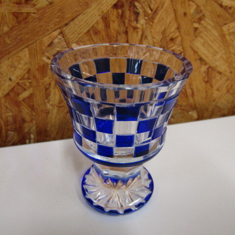 【埼玉発】【未使用品】青被せ切子 高足杯 市松模様 江戸切子 酒器 おちょこ 箱なし★7-0918-10拍卖