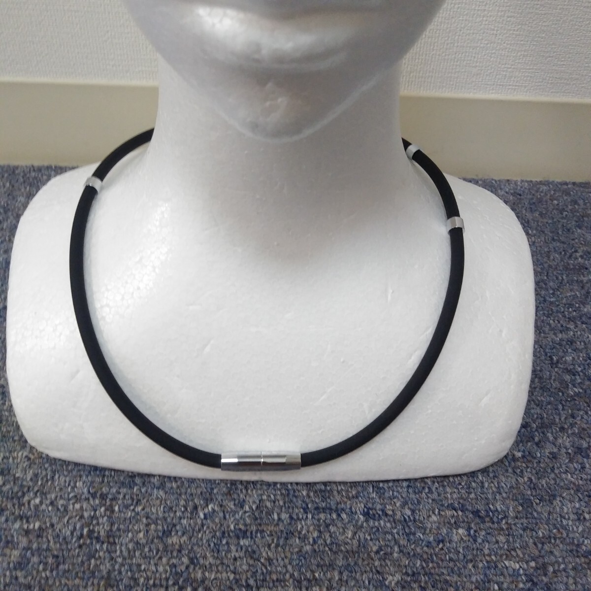 ユニセックス チタンシリコンネックレス ブラック拍卖