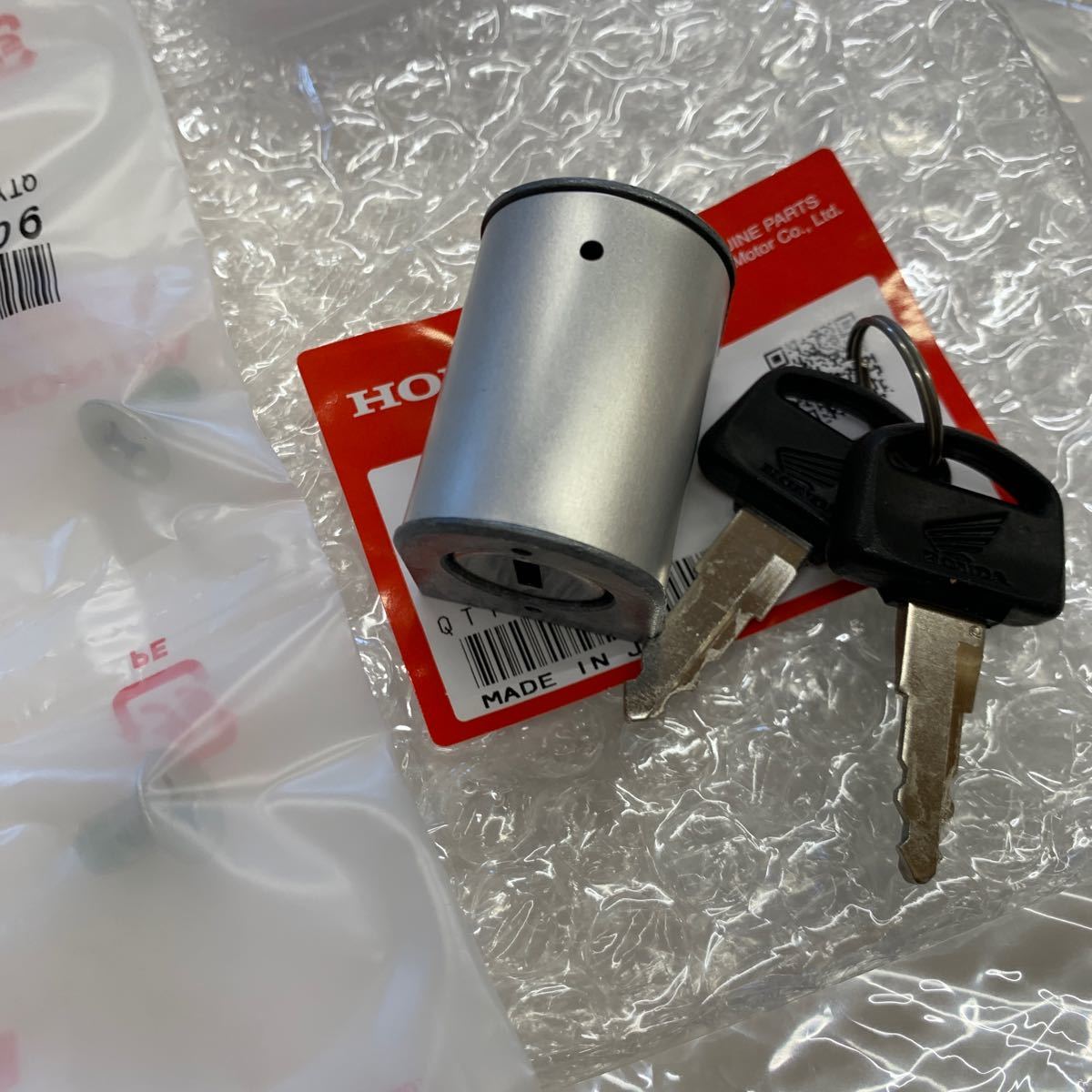 ドリーム 50 ハンドルロックキー/鍵 &スクリュー2本 ホンダ純正 新品 ★* 【水曜・日曜・祝日休み 臨時休業有】拍卖