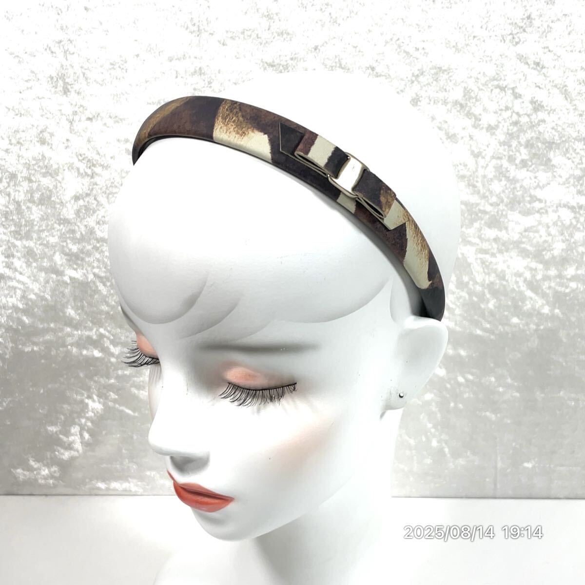 美品 Ferragamo サルヴァトーレフェラガモ ヴァラ リボン マルチカラー カチューシャ ヘアバンド ヘアーアクセサリー 装飾品 小物拍卖