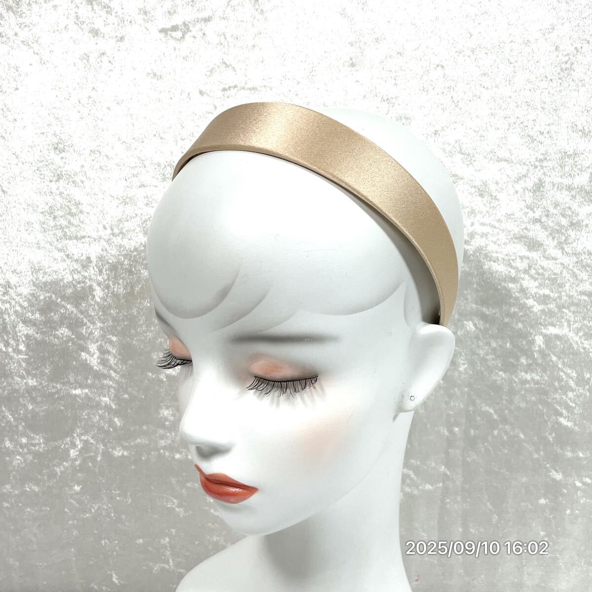 美品 JENNIFER BEHR ジェニファーベア 薄ピンク系カラー サテン生地 カチューシャ ヘアバンド ヘアアクセサリー 装飾品 拍卖