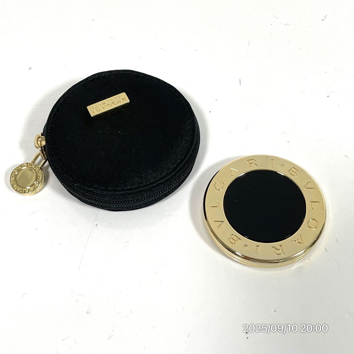 美品 BVLGARI ブルガリ ブランドロゴ ゴールド×ブラックカラー コンパクト スライド ミラー 化粧小物 ケース付き拍卖