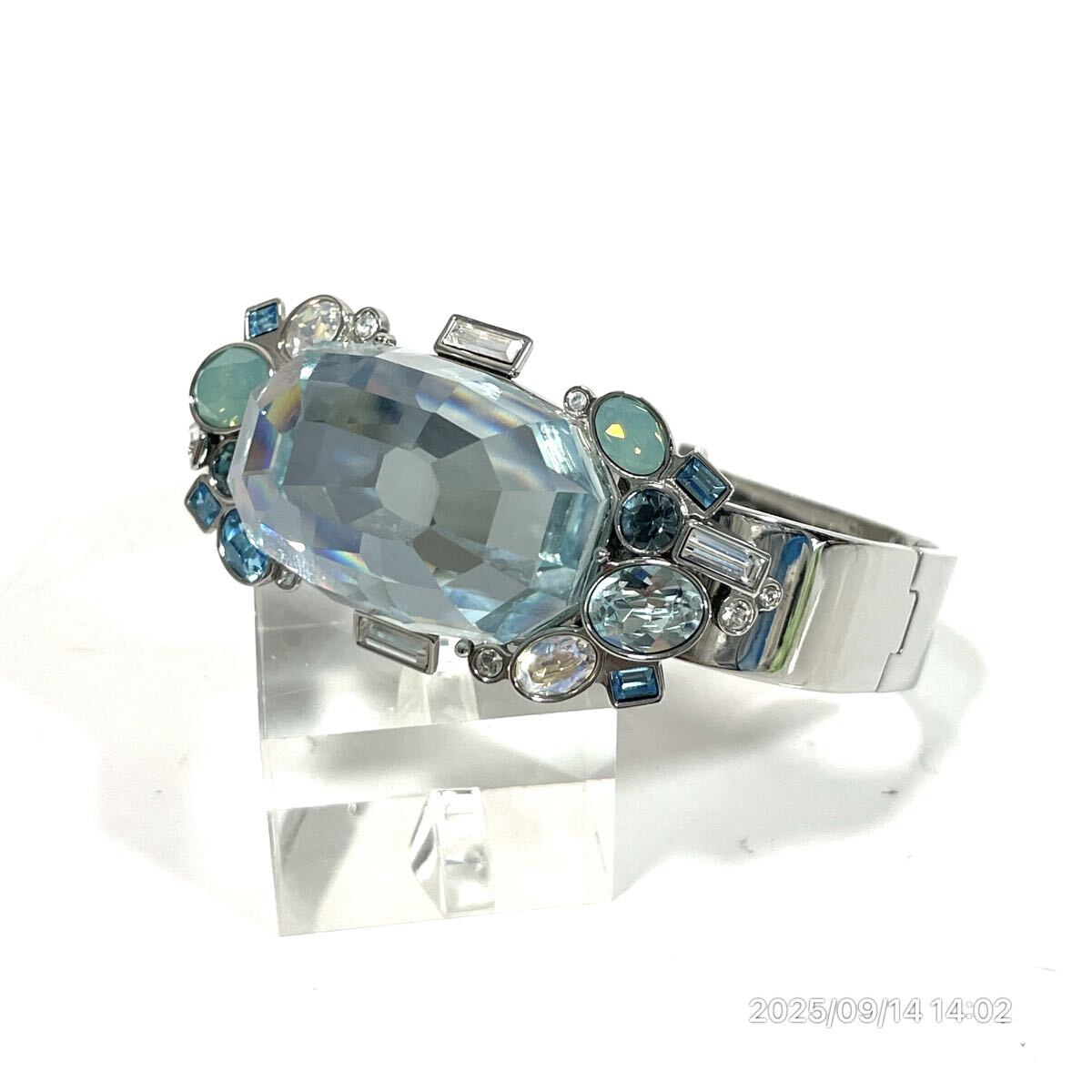 SWAROVSKI スワロフスキー シルバー ×ブルー系カラー クリスタル ラインストーン ブレスレット バングル アクセサリー 装飾品拍卖