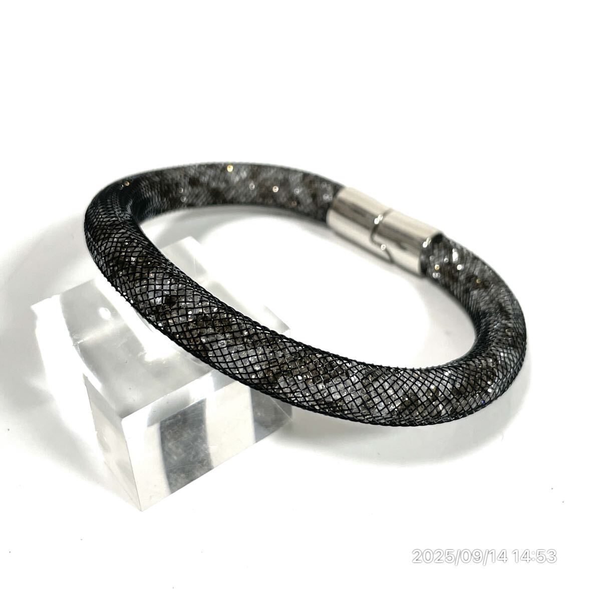 美品 SWAROVSKI スワロフスキー スターダスト クリスタル シルバー ×ブラックカラー バングル ブレスレット アクセサリー 装飾品拍卖