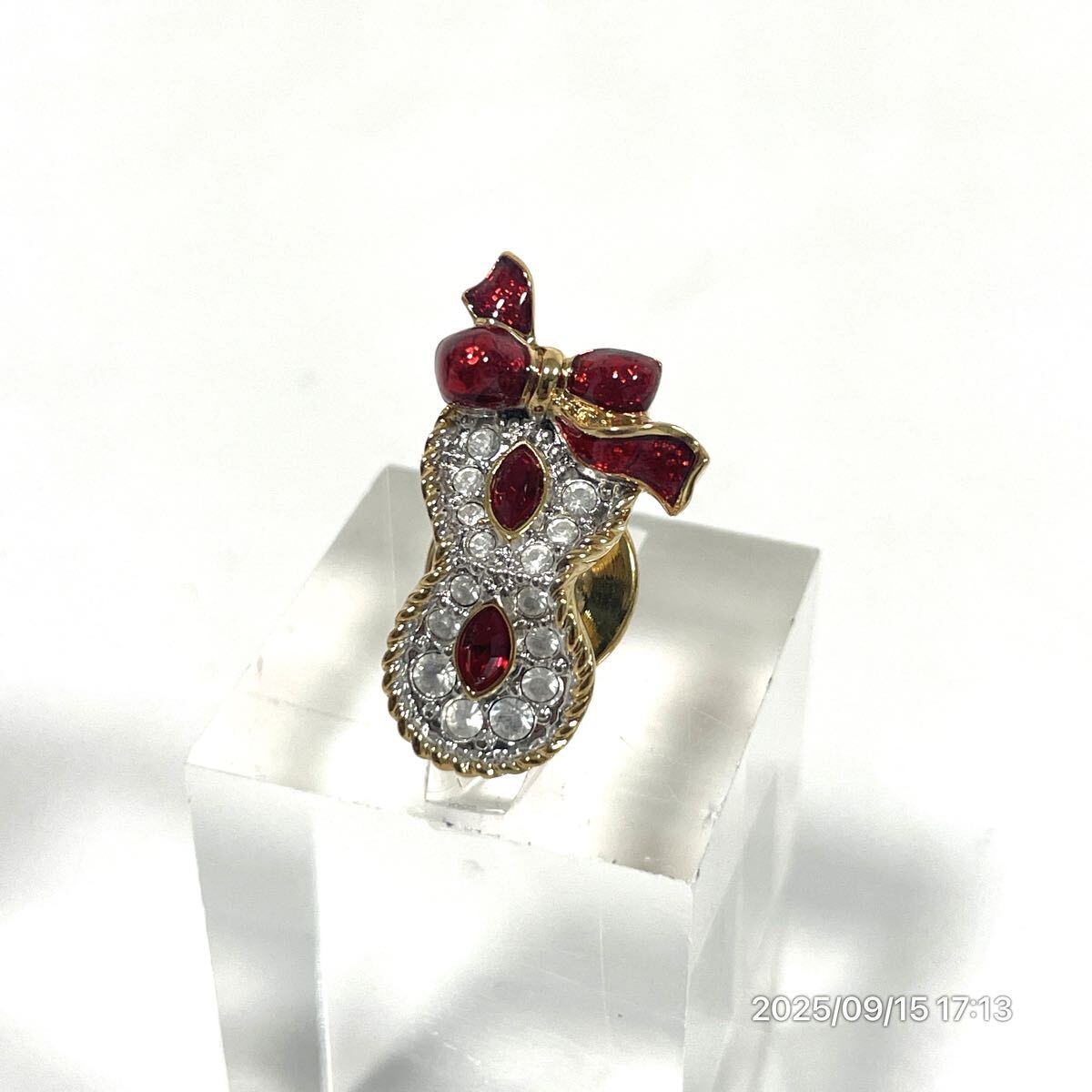 SWAROVSKI スワロフスキー 仮面舞踏会 リボン クリスタル ラインストーン タイタック ピンバッジ ピンブローチ アクセサリー 装飾品拍卖
