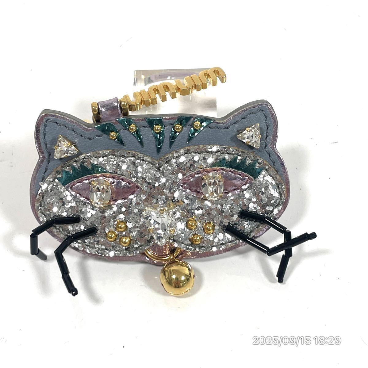 MIU MIU ミュウミュウ ネコモチーフ ラインストーン ビーズ 鈴 スタッズ マルチカラー レザー 革 チャーム キーホルダー アクセサリー拍卖