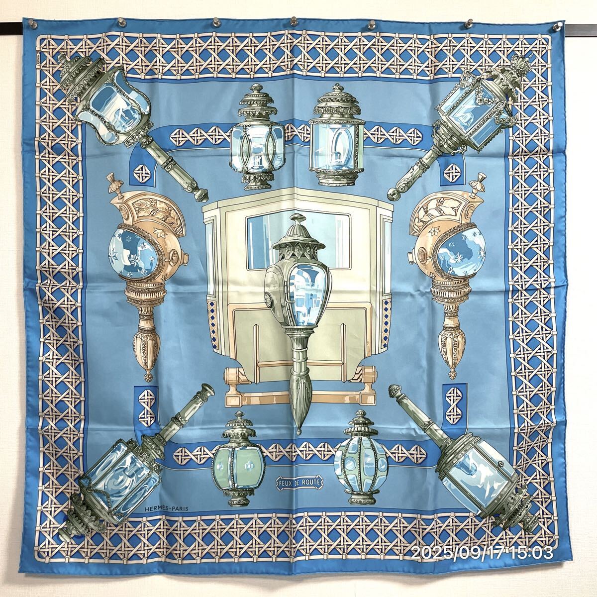 美品 HERMES エルメス 馬車のランタン 総柄 カレ90 シルク100 スカーフ ファッション アイテム 装飾品拍卖