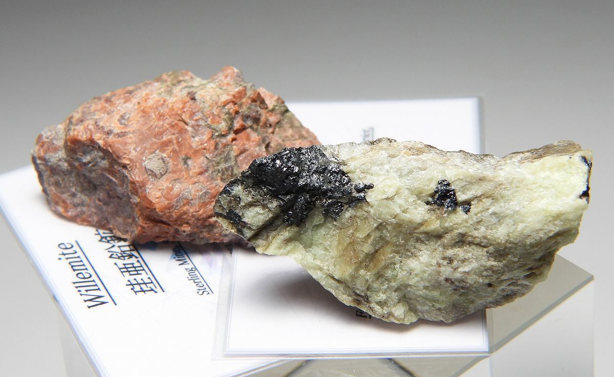 ☆☆ 珪亜鉛鉱 (蛍光)2個セット <ニュージャージー州> 19 ☆☆拍卖