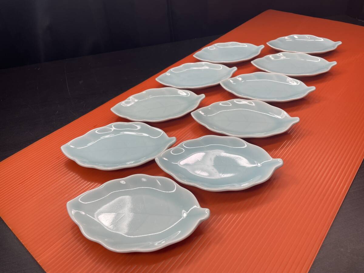 ミシュランガイド 2つ星の店から 引き上げ 有田焼 青磁 木の葉 水菓子 10枚セット NO2拍卖