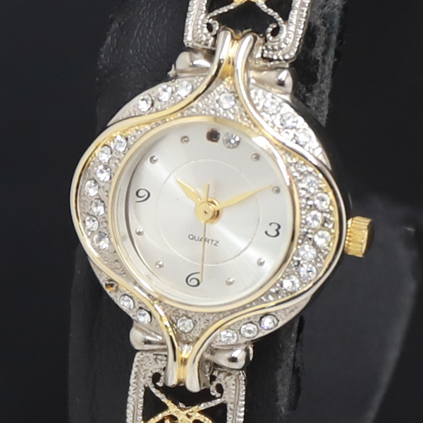 稼働 QZ 石付 OFFEL 781 シルバ―文字盤 レディース腕時計 2000000 NSK KRK拍卖