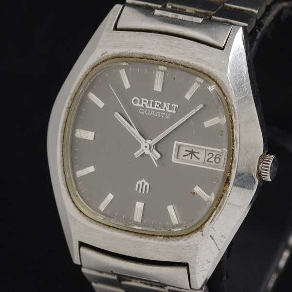 オリエント 529103-4 QZ シルバー文字盤 デイデイト メンズ腕時計 KRH 2000000 NSK拍卖