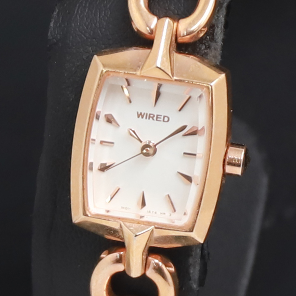 稼働 QZ セイコー ワイアード 石付 1N01-0PA0 シルバー文字盤 レディース腕時計 2000000 NSK KRK拍卖