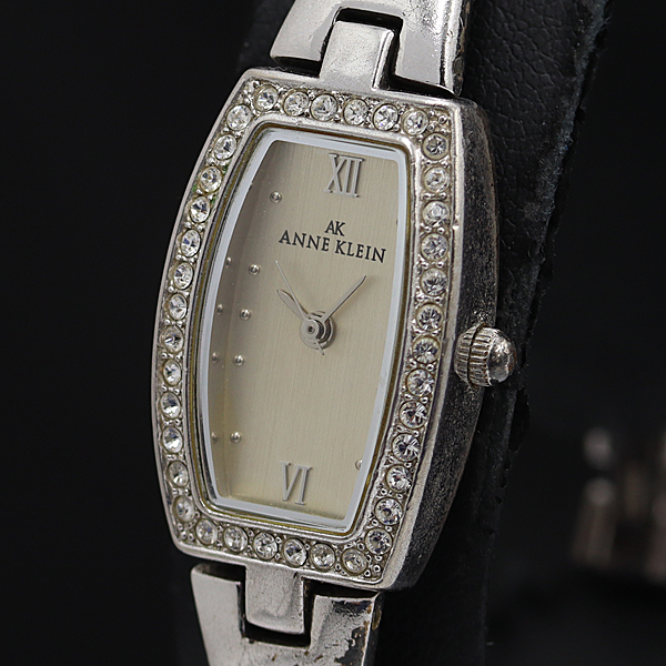 稼働 アンクライン QZ ストーンベゼル シルバー文字盤 レディース腕時計 2000000 NSK KMR拍卖