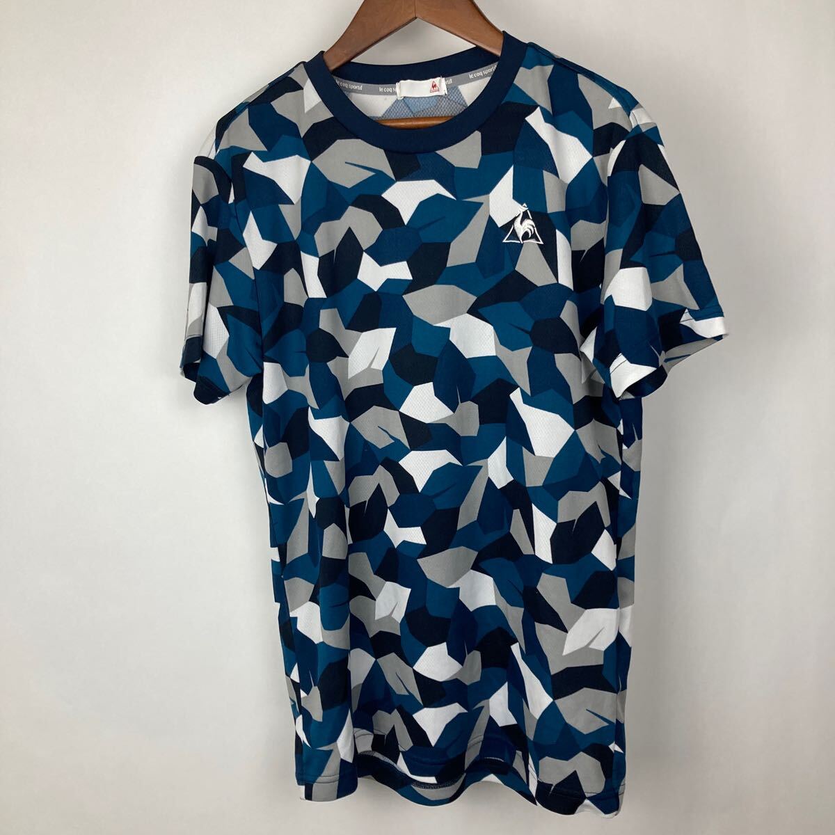le coq sportif ルコックスポルティフ メンズ 男性用 スポーツウェア Tシャツ 半袖 M 総柄 ロゴ刺繍 Mサイズ トレーニングウェア拍卖