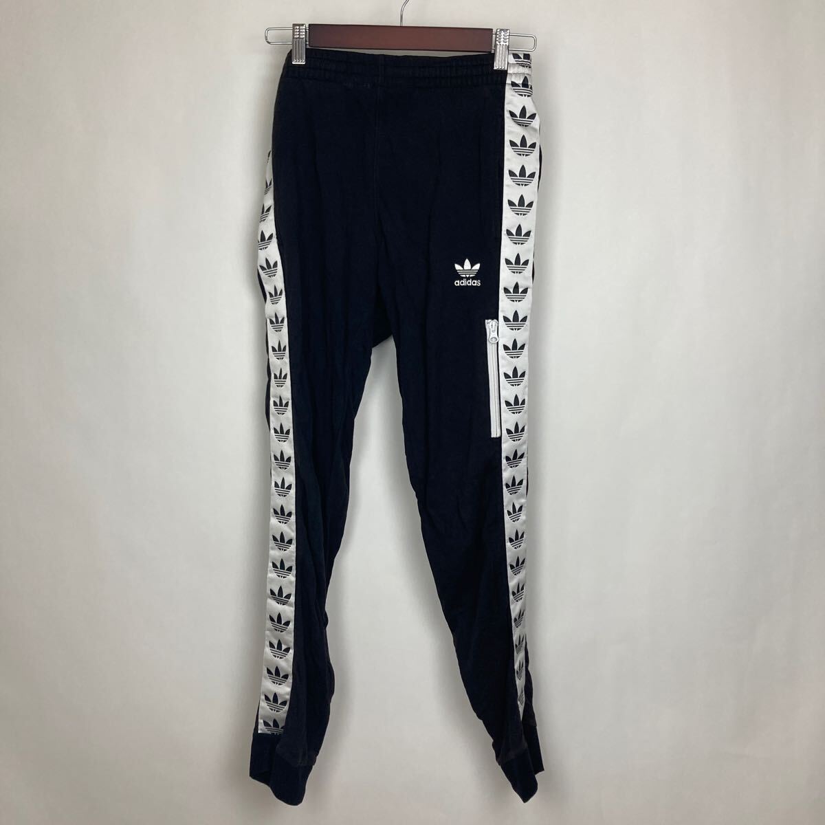 アディダス adidas ブラック ジャージ 薄手 ロングパンツ ストレッチ パンツ 黒 Lサイズ メンズ ランニングウェア拍卖