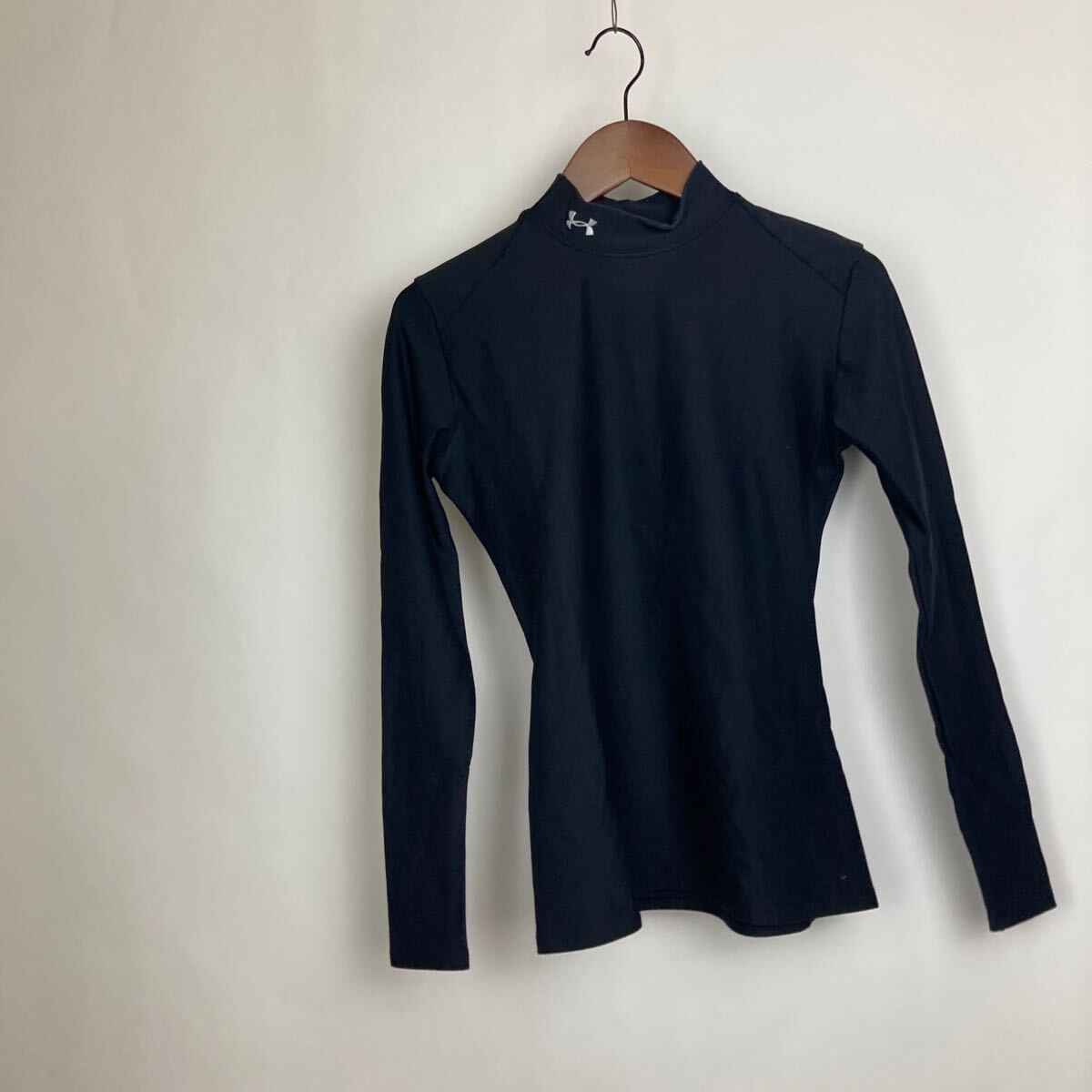 UNDER ARMOUR アンダーアーマー 長袖コンプレッションシャツ ブラック ドライ 速乾 ロゴ刺繍 ブラック 男性用 メンズ スポーツウェア拍卖