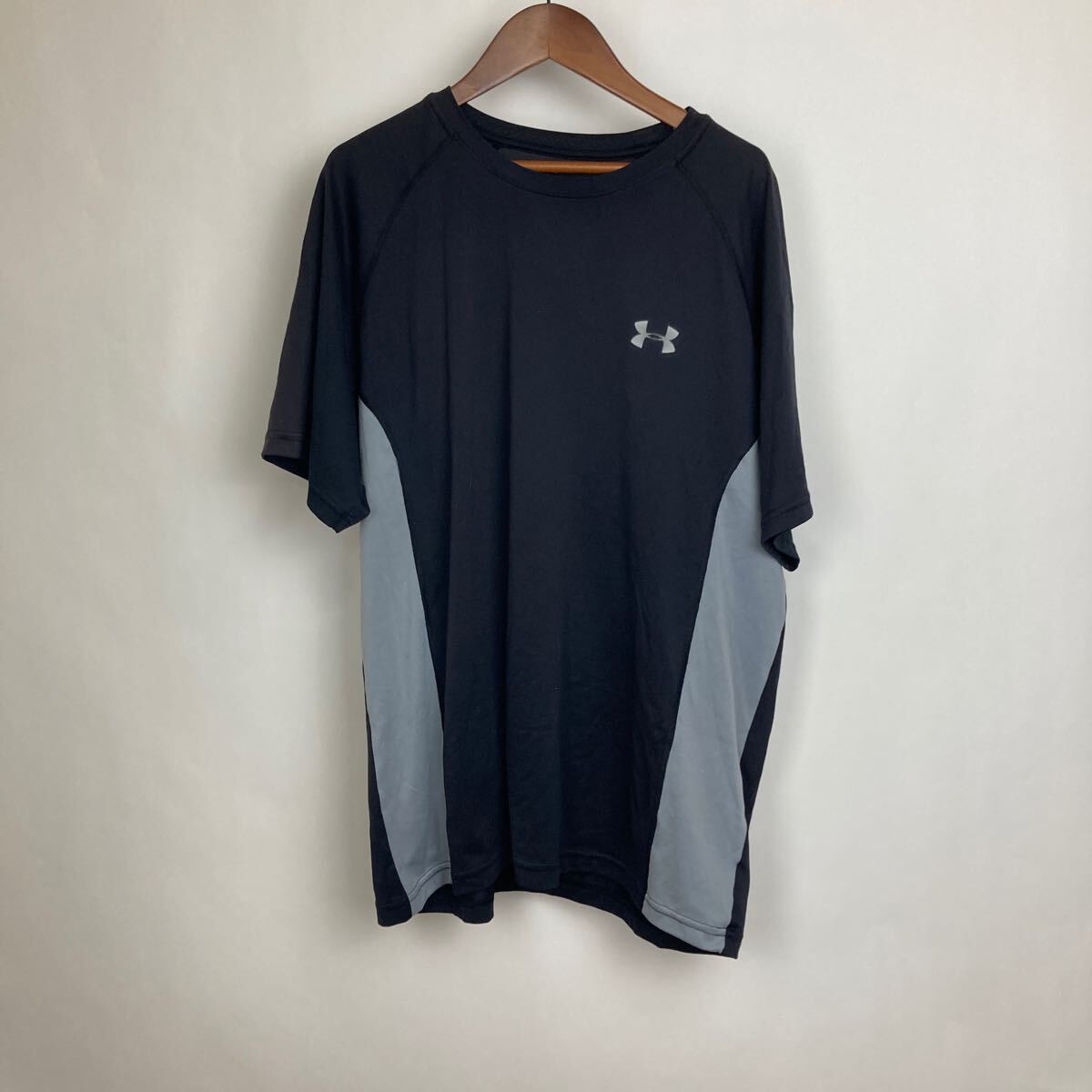 アンダーアーマー UNDER ARMOUR ブラック Tシャツ 半袖 ドライ 速乾 メッシュ半袖Tシャツ 黒 トレーニング スポーツ メンズ 男性用拍卖
