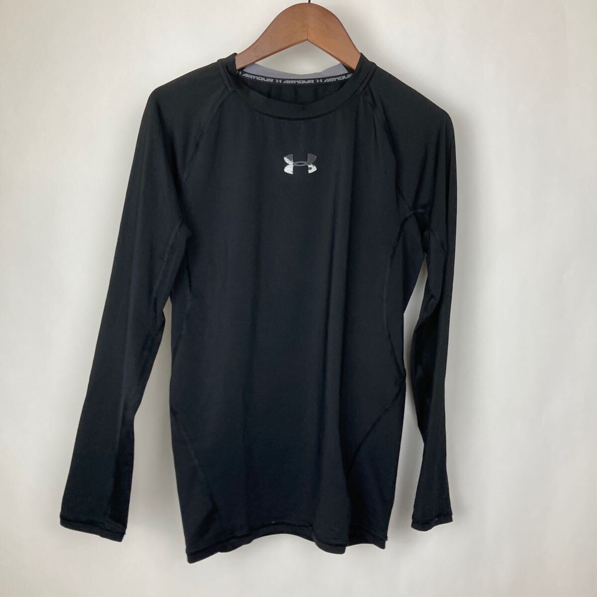 アンダーアーマー UNDER ARMOUR ヒートギア L 長袖コンプレッションシャツ 長袖 ロゴプリント ドライ 速乾 インナーシャツ サッカー拍卖
